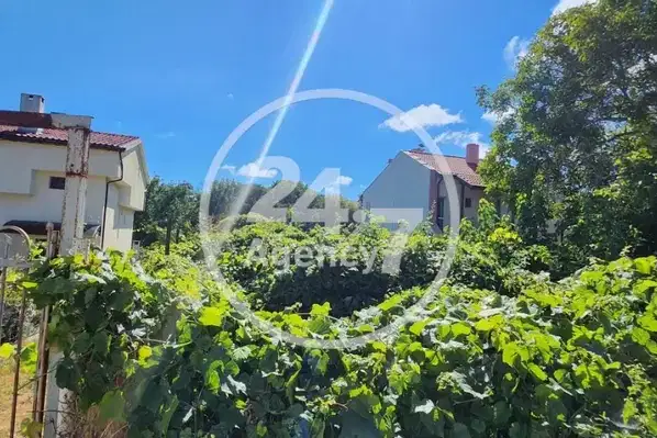 Plot in Varna, Alen Mak