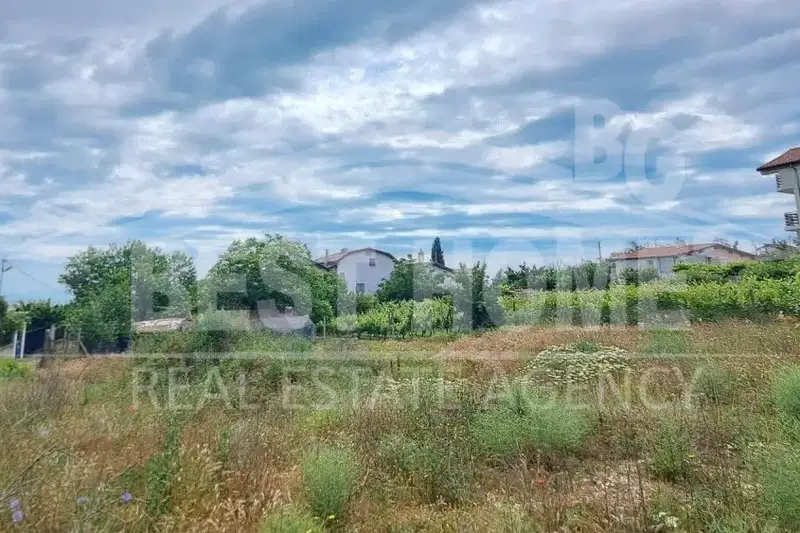 Plot in Varna, Priboi