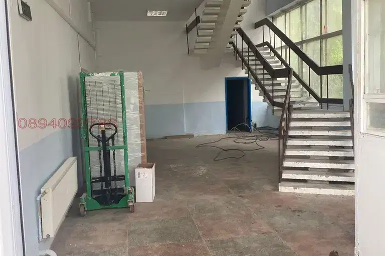 Промишлена сграда в София, Ботевград