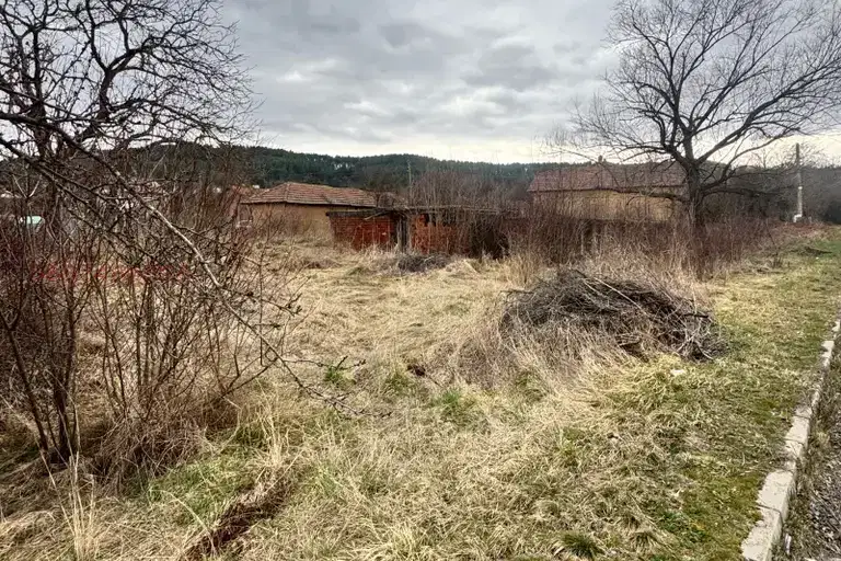 Industrial Building in Pernik, Izvor