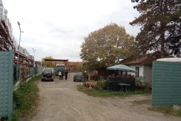 Промишлена сграда в Бургас, с. Просеник