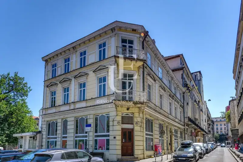 Industrial Building in Sofia, Centyr