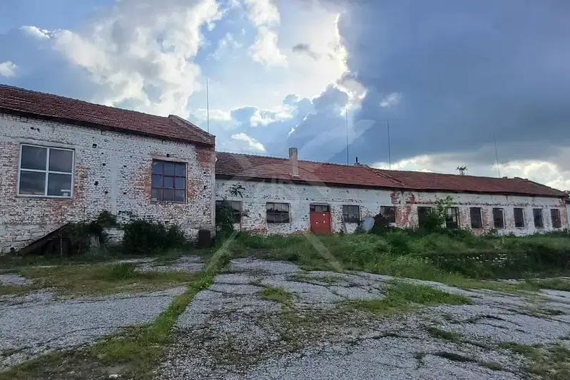 Промишлена сграда в Хасково, Тополовград