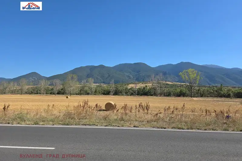 Arable Land in Kyustendil, Krainici