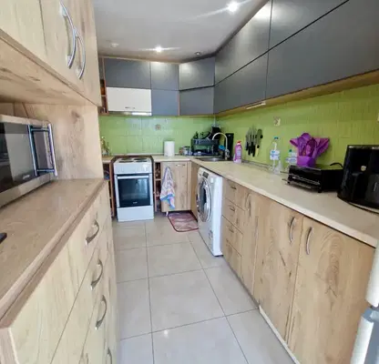 Снимка 4 — Етаж от къща с 3 стаи и двор в Аксаково