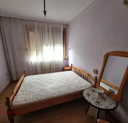 Снимка 5 — Просторен 3-стаен етаж от къща в Струмско, Благоевград с двор