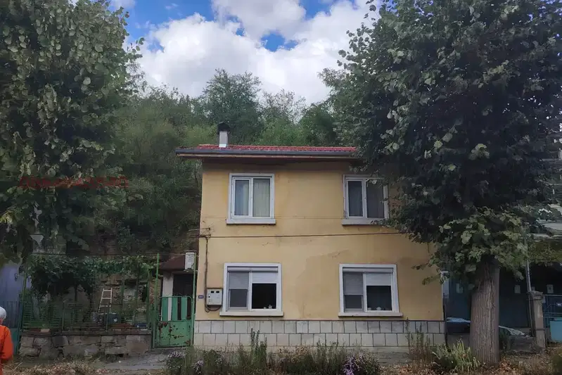 Двустаен етаж от къща в Габрово, Дядо Дянко с веранда