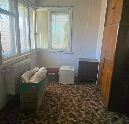 Снимка 5 — Самостоятелен етаж с 4 стаи и 2 гаража в центъра на Горна Оряховица