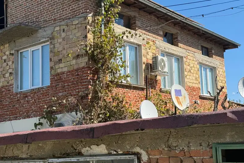 Масивен етаж от къща с гараж в Хаджидимово