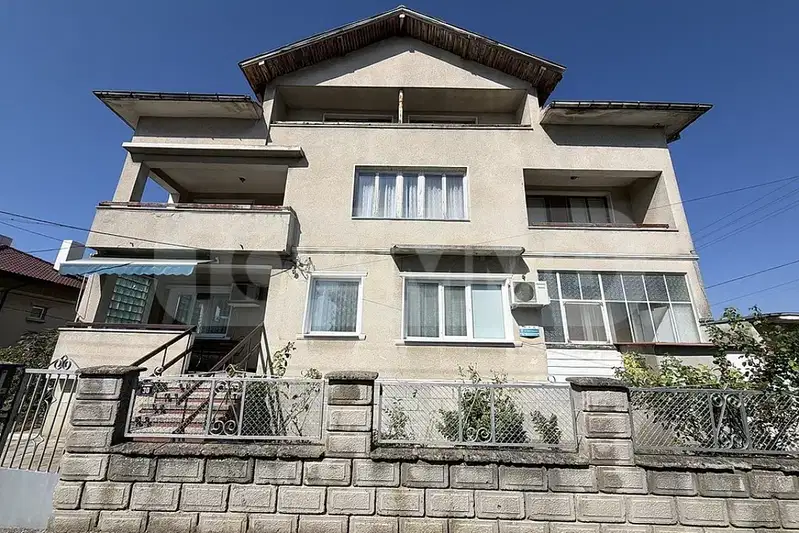 Two-room apartment with garage and commercial space in Kavarna