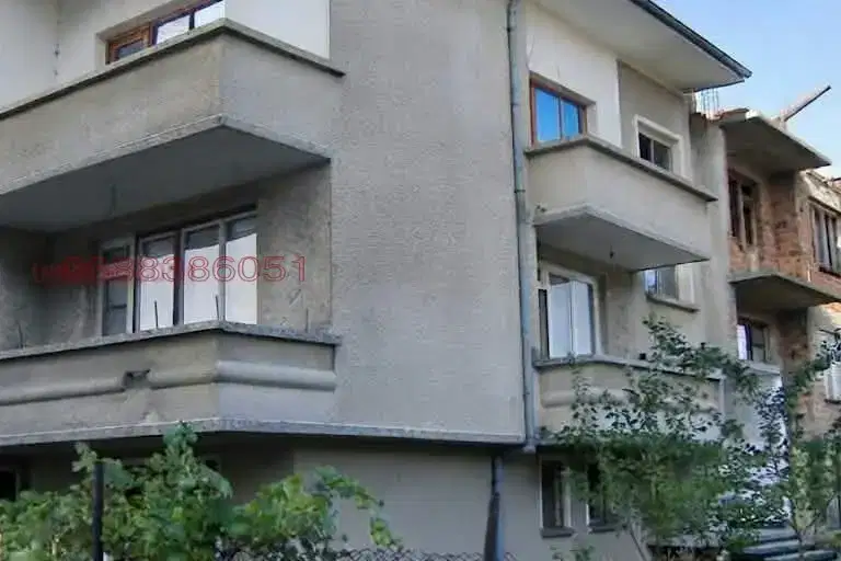 Къща с 5 стаи и гараж в гр. Нова Загора, област Сливен