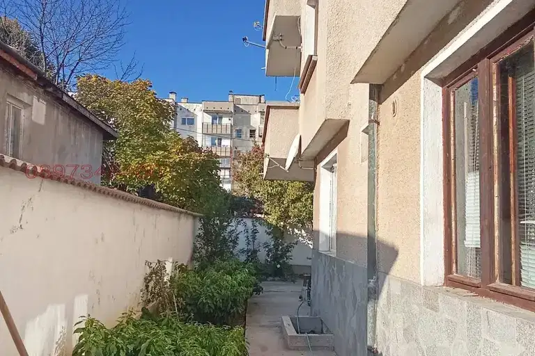 Етаж от къща в Пазарджик, Ябълките