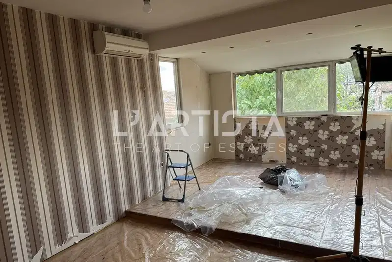 Floor of House in Pernik, Klepalo