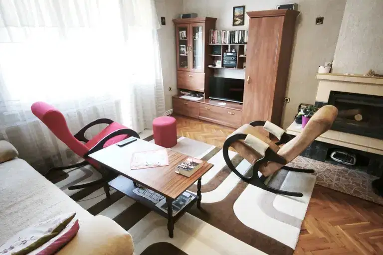 Floor of House in Pernik, Ralica