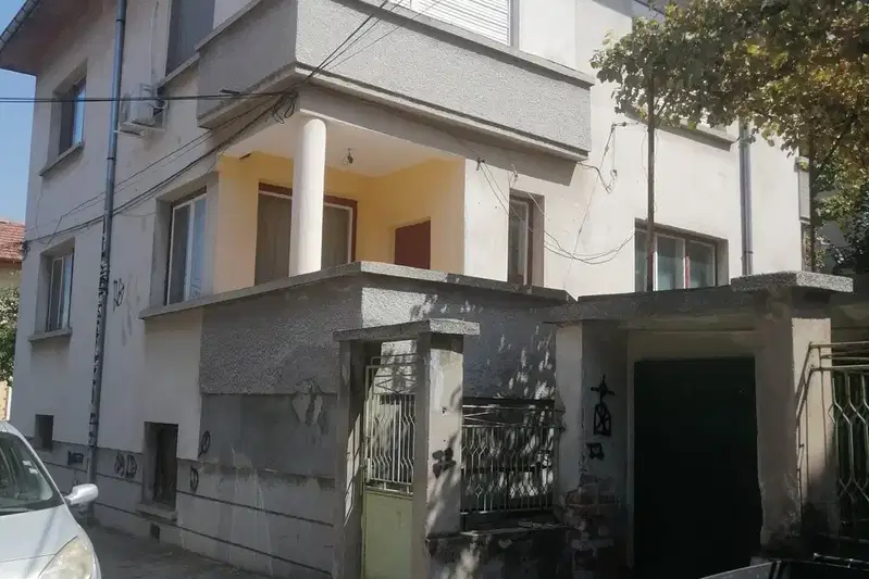 House floor with 3 rooms in Shirok Tsentar, Pleven with garage