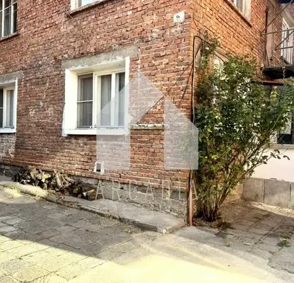 Photo 3 — First floor 2-room in Karshiyaka with yard and garages
