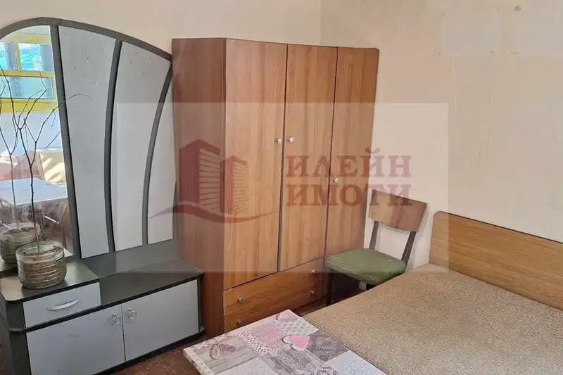 Етаж от къща с 2 стаи в Родина 1, Русе