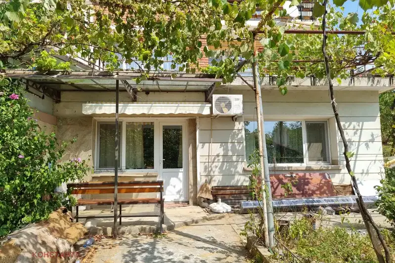 Independent floor with 4 rooms in a villa area of Starozagorski bani