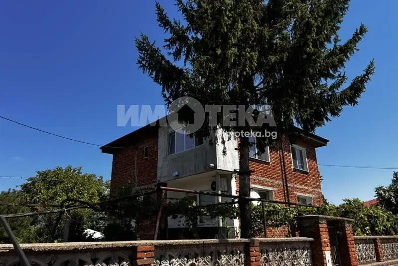 Floor of House in Plovdiv, Trud