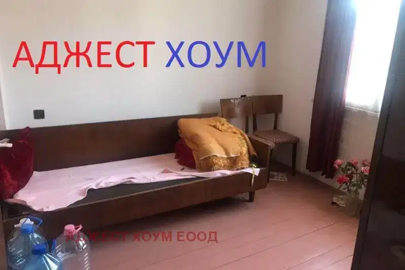 Тристаен апартамент на трети етаж в центъра на Шумен