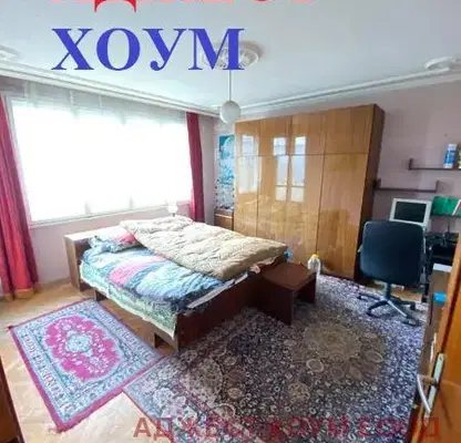 Снимка 2 — Тристаен апартамент на трети етаж в центъра на Шумен с тераса