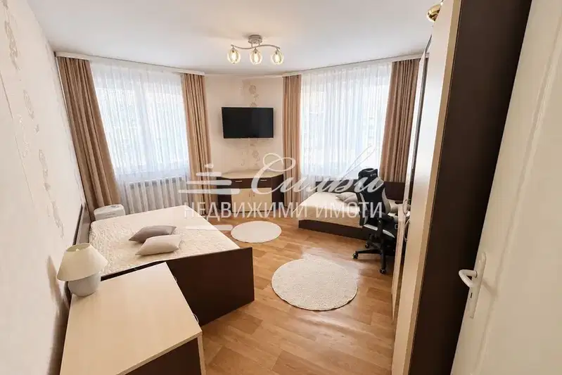 Floor of House in Shumen, Centyr