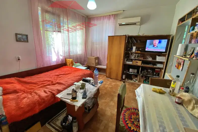 Floor of House in Shumen, Grivica