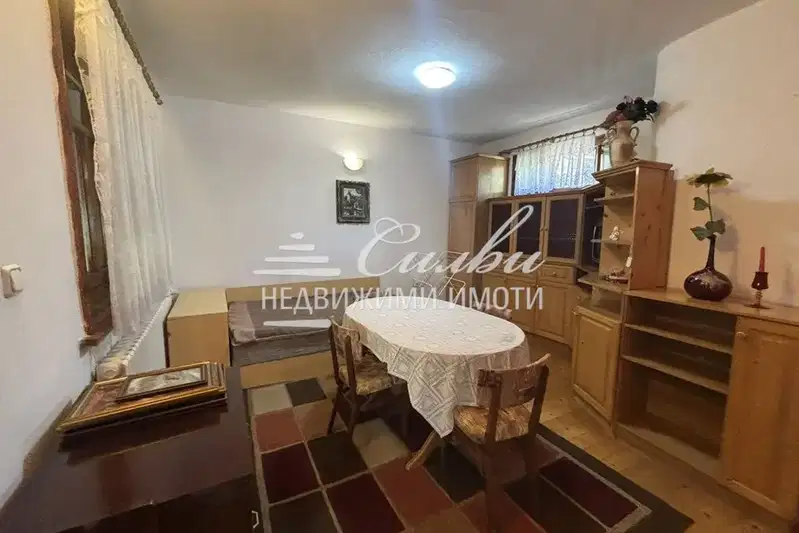 Floor of House in Shumen, Pojarnata