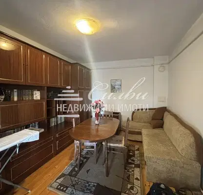 Photo 3 — Floor of House in Shumen, Pojarnata