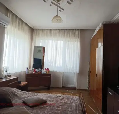 Снимка 5 — Два самостоятелни етажа в тухлена къща в Стария център на Смолян