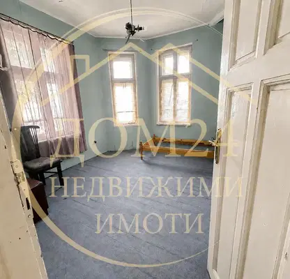 Photo 4 — House floor with 2 bedrooms in Center, Selioiu St