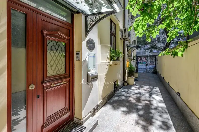 Floor of House in Sofia, Centyr