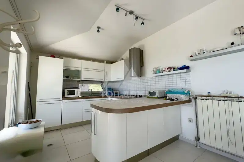Floor of House in Varna, Akchelar
