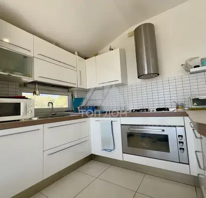 Photo 4 — Floor of House in Varna, Akchelar