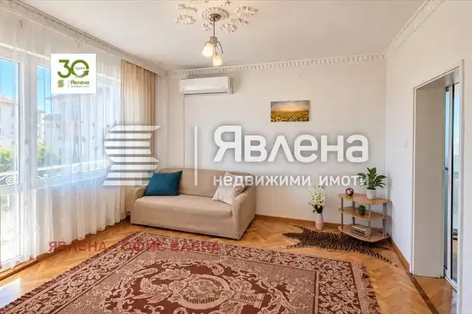 Floor of House in Varna, Vinica