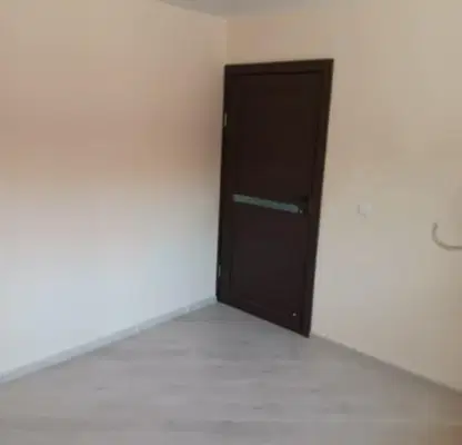 Снимка 3 — Двустаен апартамент с голяма тераса в центъра на Враца