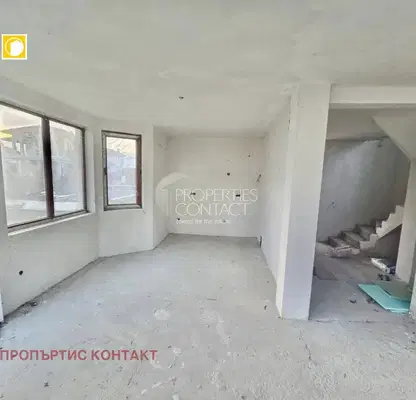 Photo 3 — Two-storey house with pool and yard in Aheloy