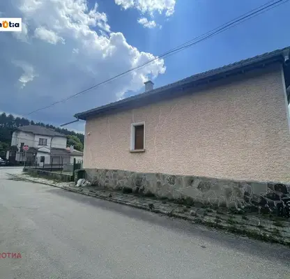 Снимка 2 — Къща с 2 спални и допълнителни постройки в Априлци, Зла река