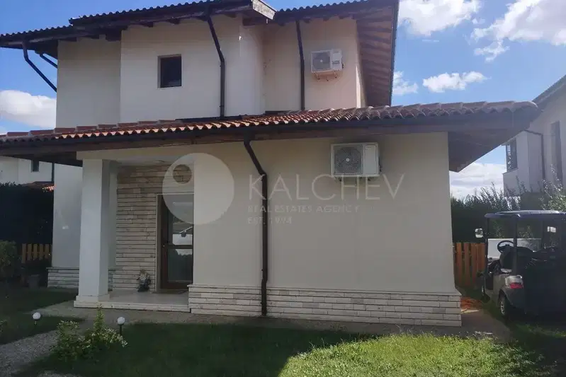 Двуетажна къща с 3 спални и басейн в Балчик, Lighthouse Golf & Spa Resort