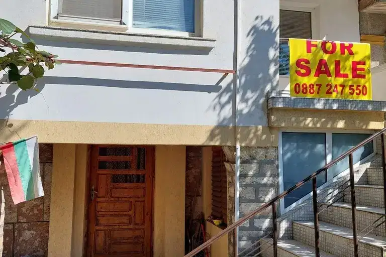 Two-storey house with yard in the centre of Balchik