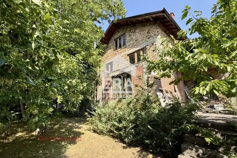 4-room house in Bankya with large landscaped yard