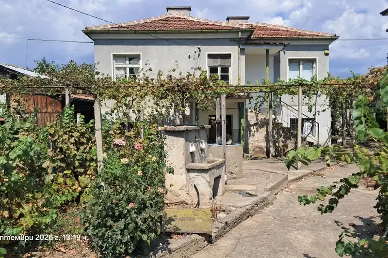 Two-storey house with yard in Banya, Plovdiv region