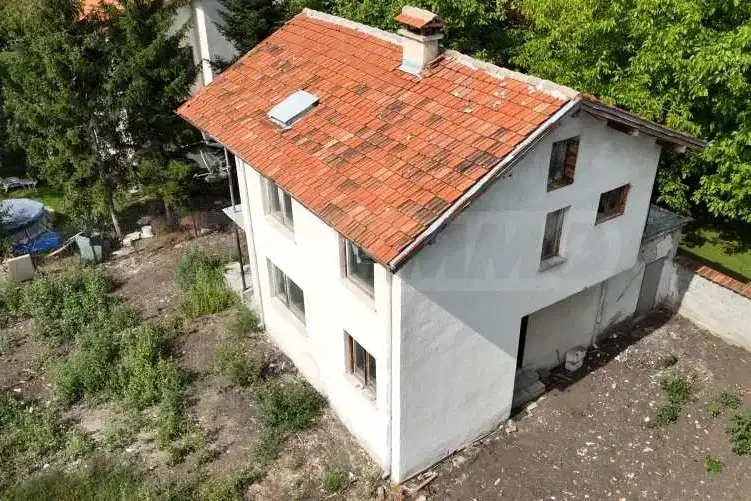 Two-storey house with garage in Bozhurishte, large yard