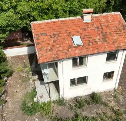 Photo 3 — Two-storey house with garage in Bozhurishte, large yard