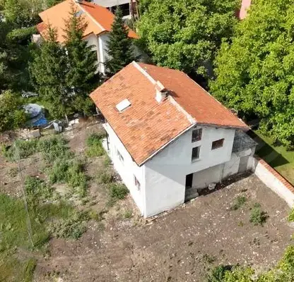 Photo 5 — Two-storey house with garage in Bozhurishte, large yard
