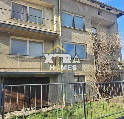 Снимка 2 — Просторна къща с голям двор в гр. Брезник, област Перник