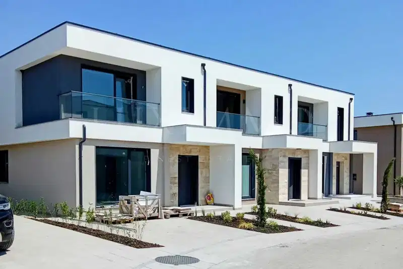 Two-storey house with parking space in Sarafovo, Burgas