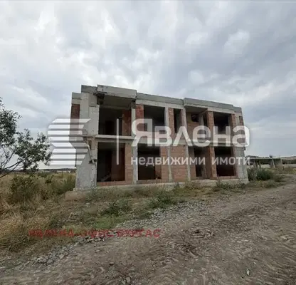 Снимка 2 — Двуетажна къща с 4 стаи във Ветрен, Бургас с двор