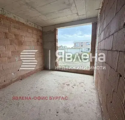 Снимка 5 — Двуетажна къща с 4 стаи във Ветрен, Бургас с двор