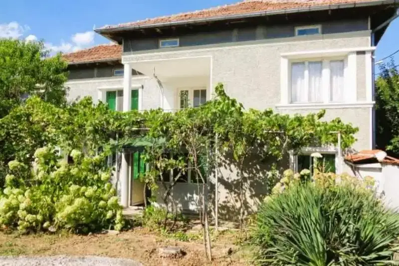 Two-storey house with large yard in Byala, Ruse region